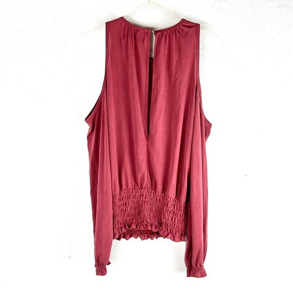 ABERCROMBIE & FITCH | ♥️Cold Shoulder Long-Sleeved Ruffled Blouse - Picture 9 of 14